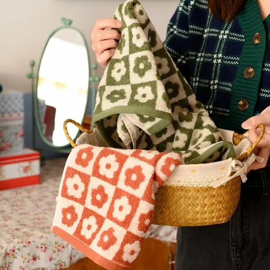Retro Checkered Daisy Towel