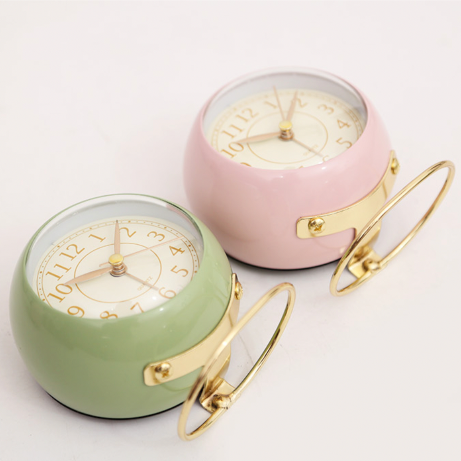 Cute Vintage Silent Pointer Desk Clock
