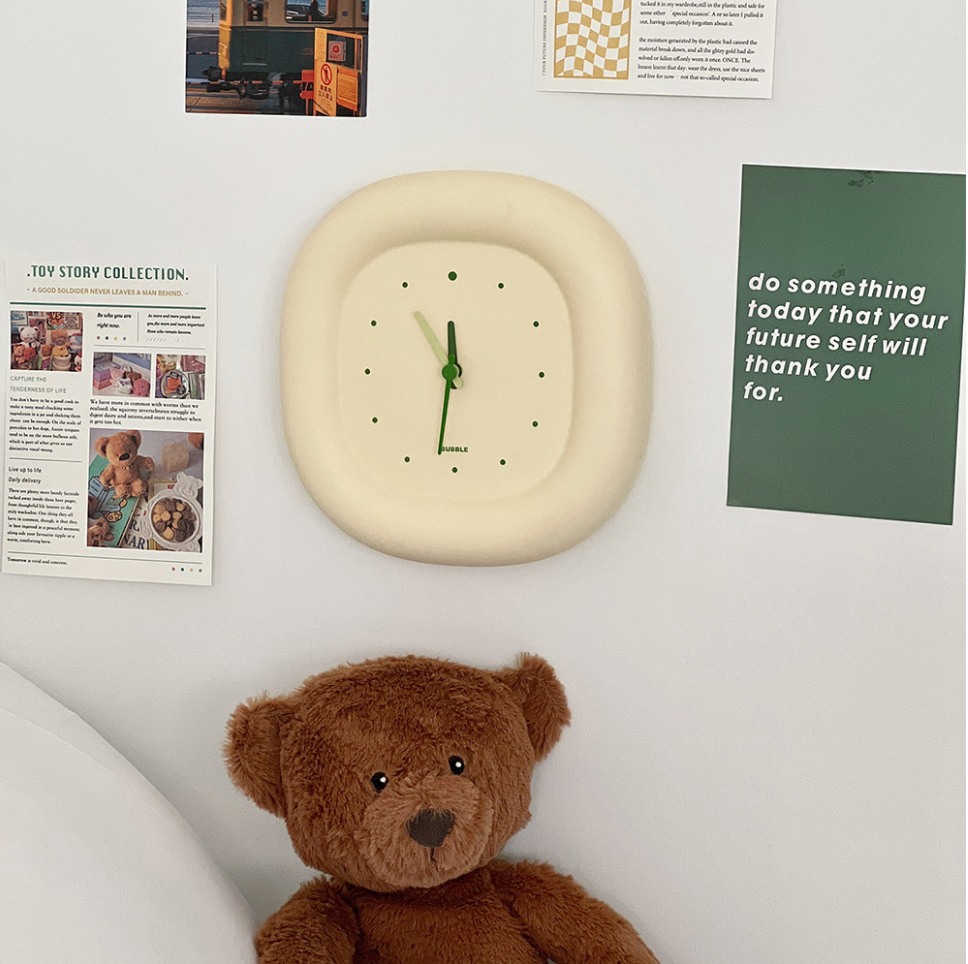 Cute Bubble Round Tagle Clock
