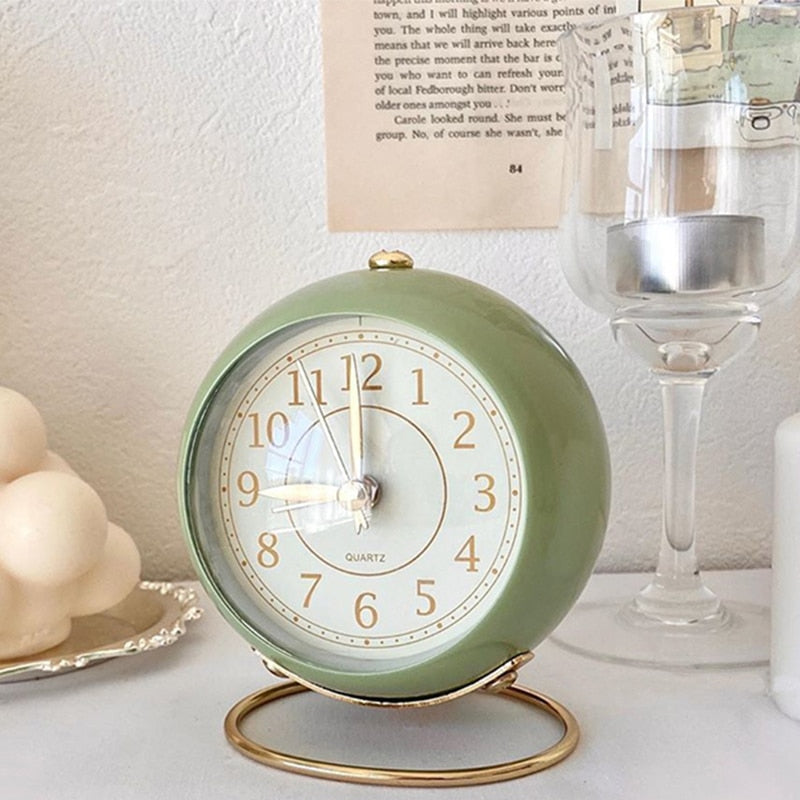 Cute Vintage Silent Pointer Desk Clock