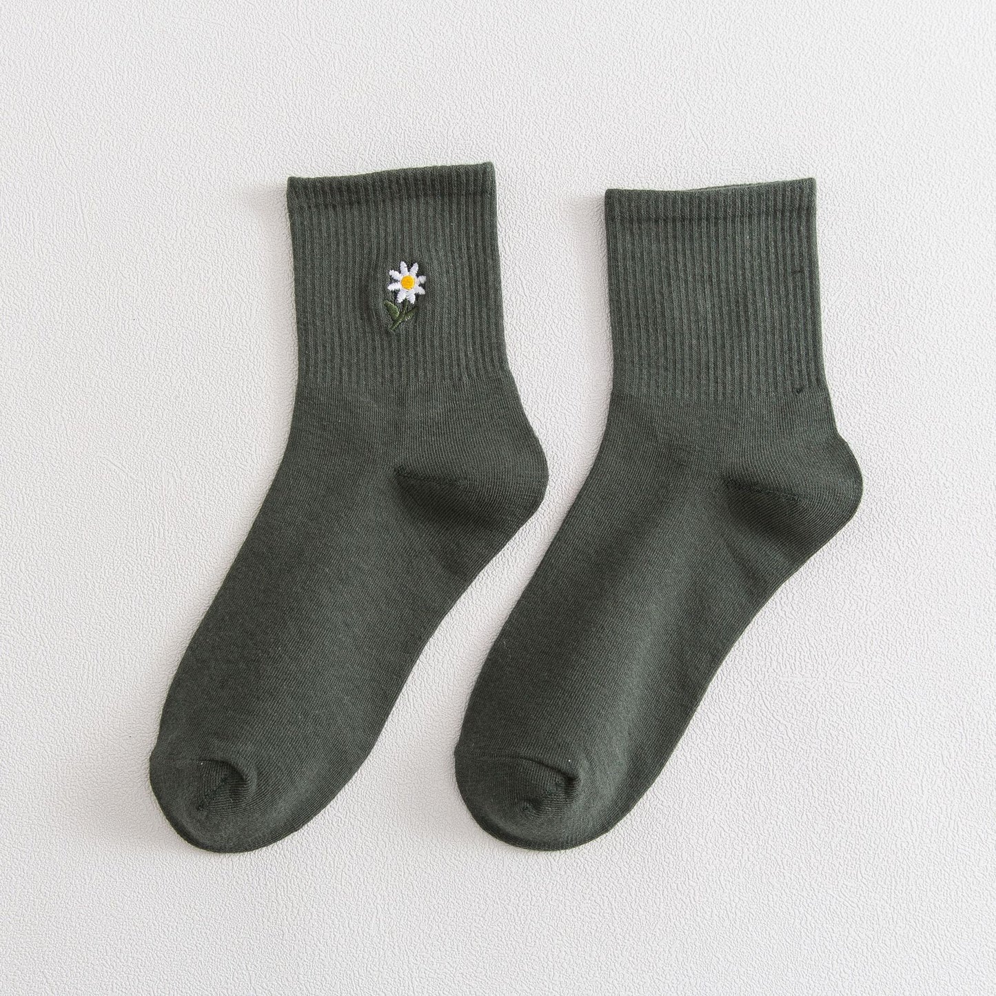Daisy Flower Embroidery Ankle Socks
