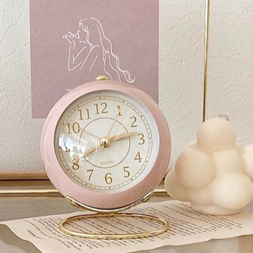 Cute Vintage Silent Pointer Desk Clock
