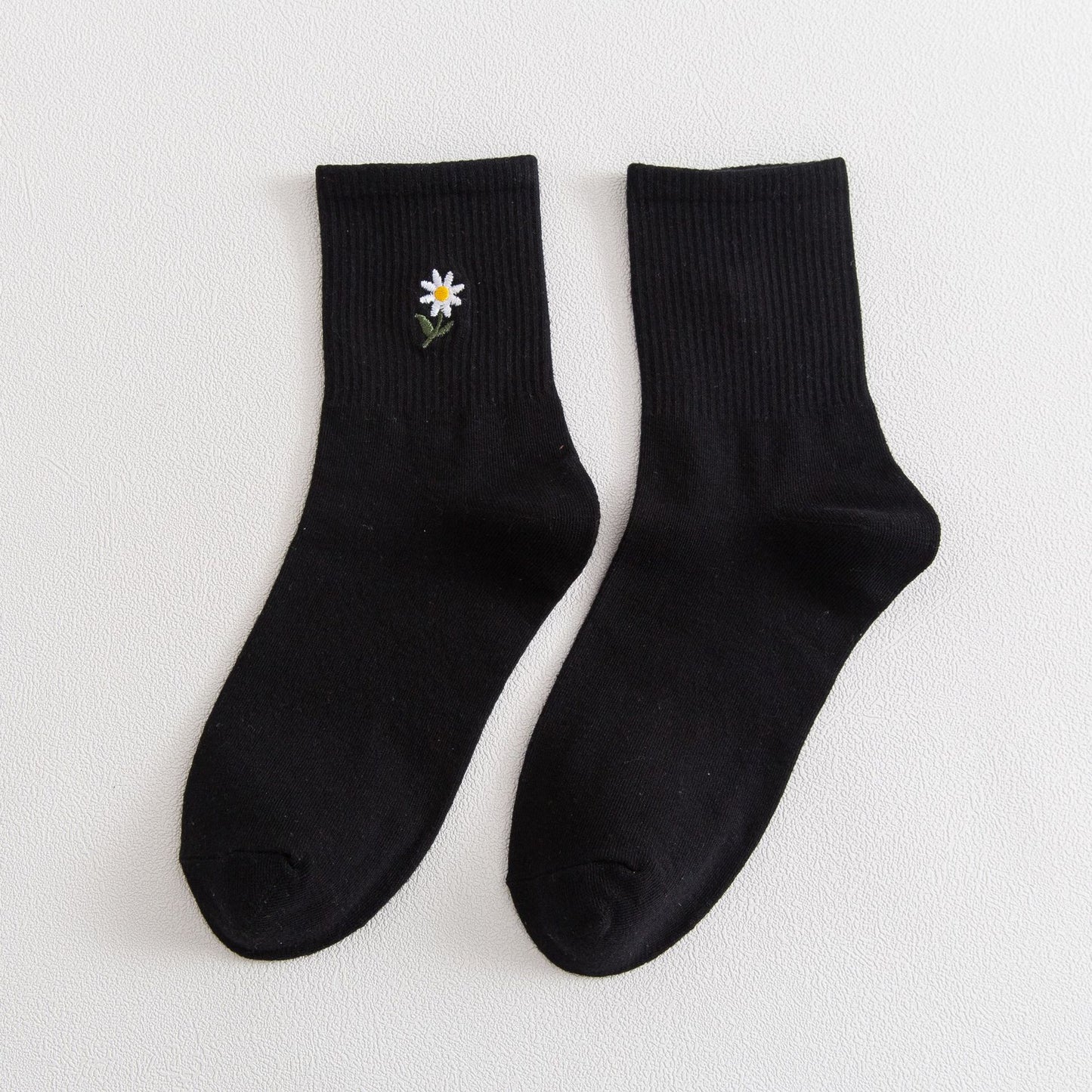 Daisy Flower Embroidery Ankle Socks
