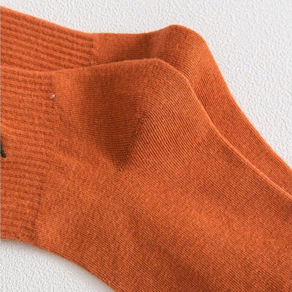 Daisy Flower Embroidery Ankle Socks