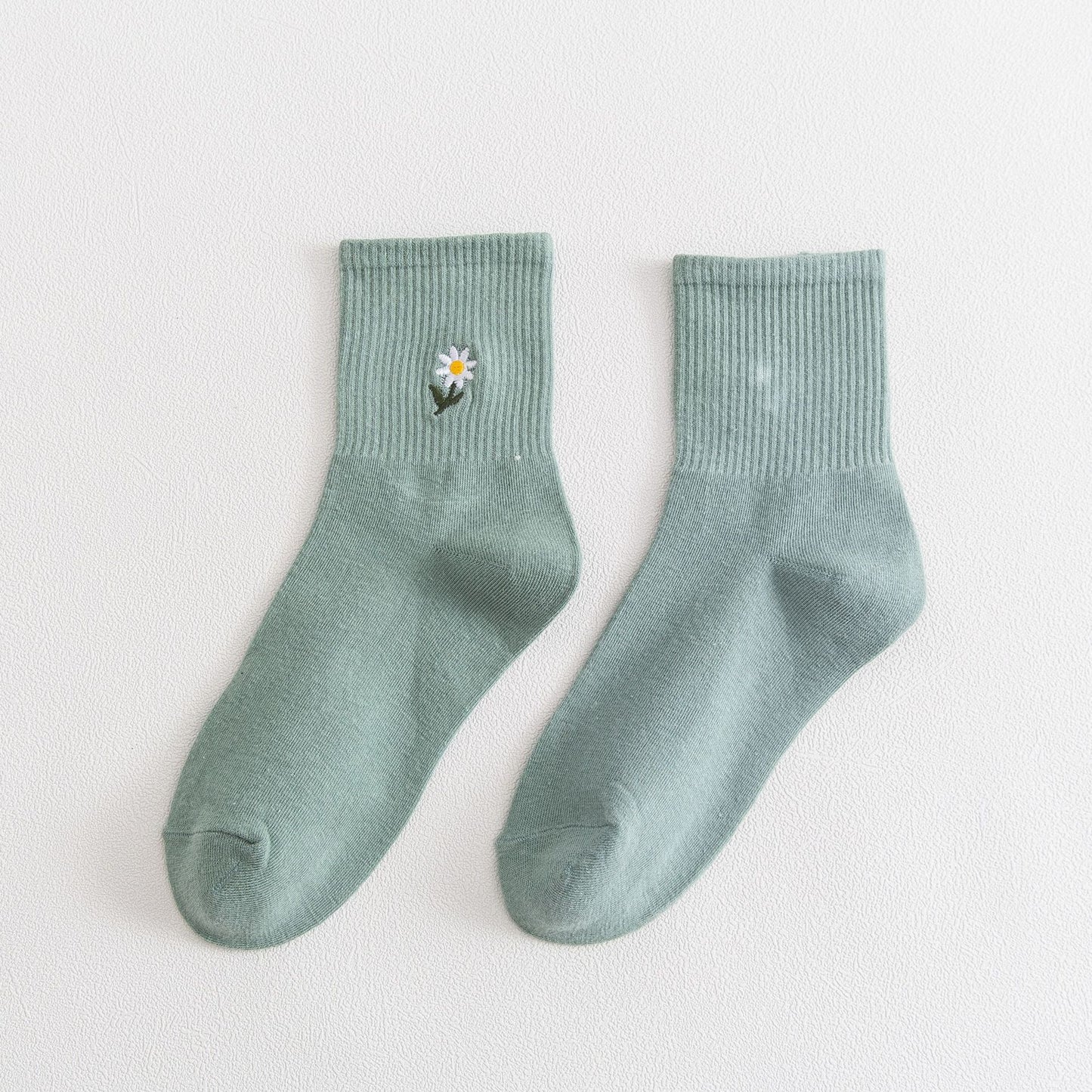 Daisy Flower Embroidery Ankle Socks