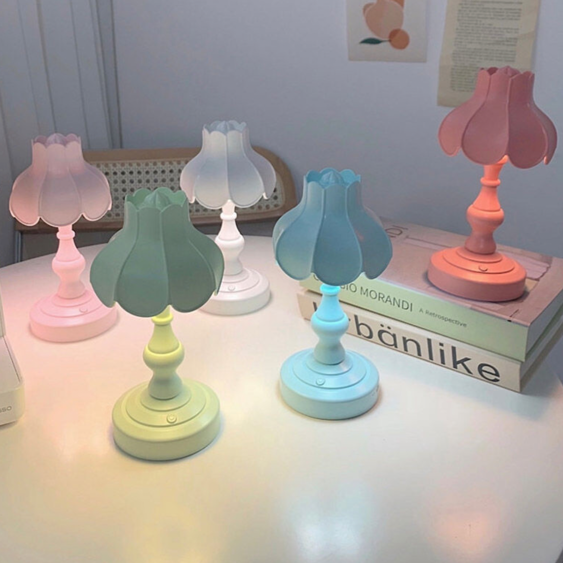 Adorable Retro Tulip Mini Table Lamp