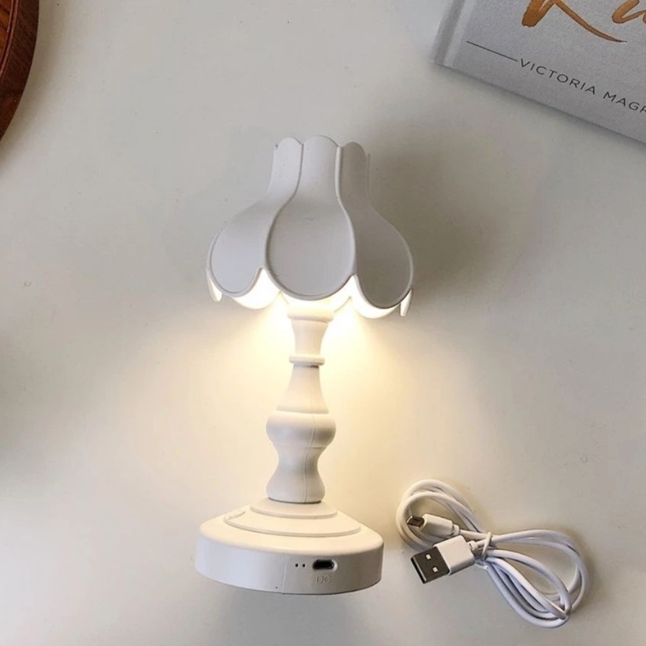 Adorable Retro Tulip Mini Table Lamp