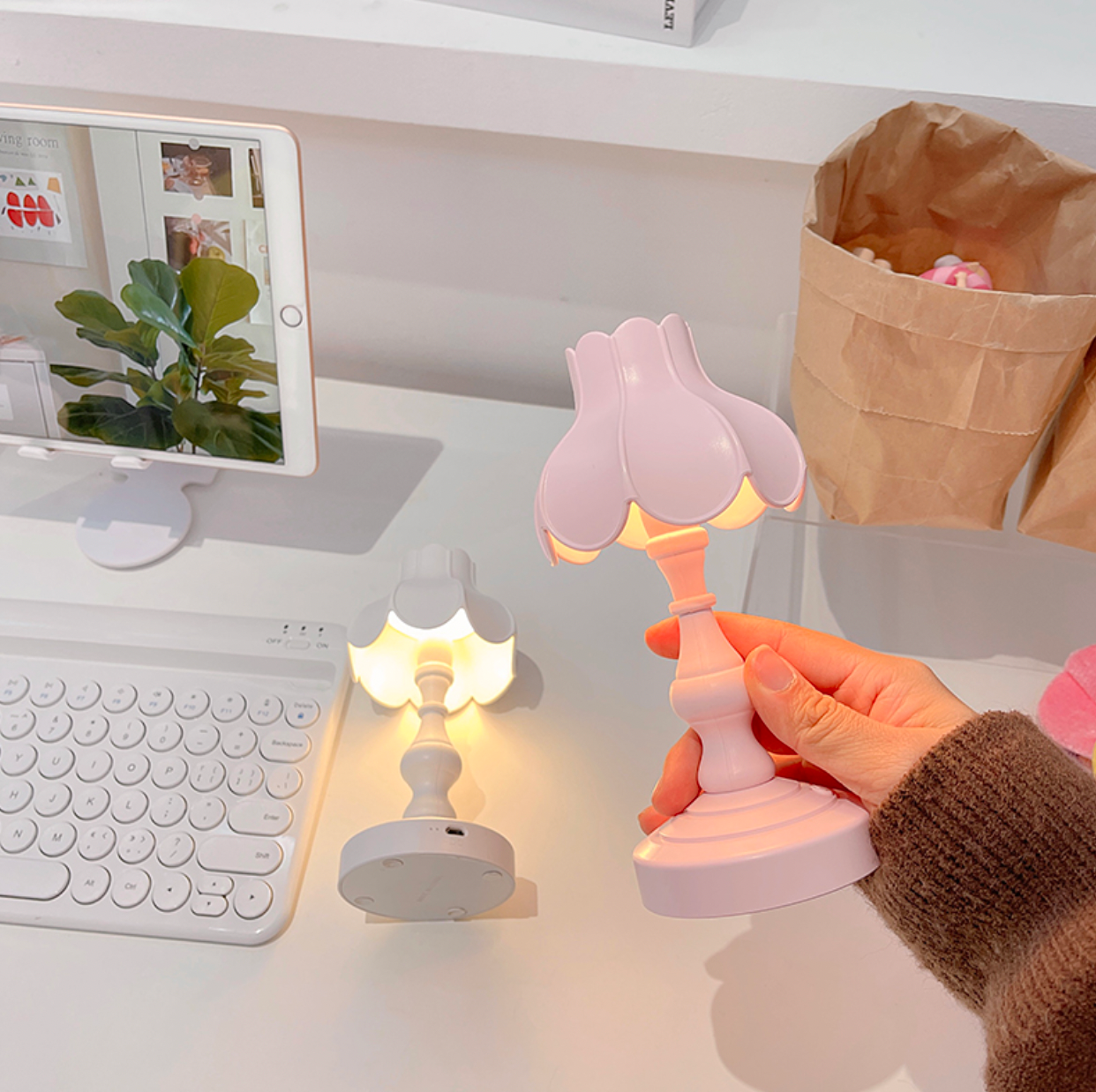 Adorable Retro Tulip Mini Table Lamp