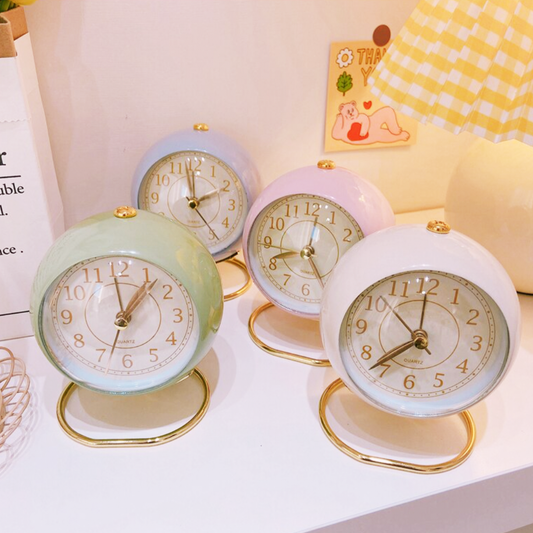 Cute Vintage Silent Pointer Desk Clock