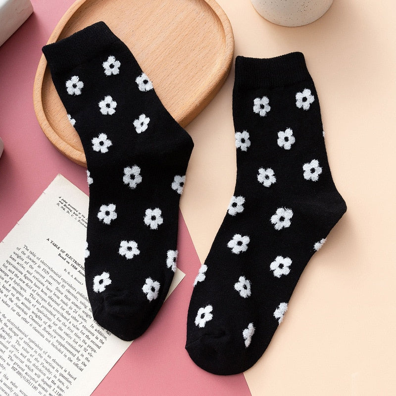 Cute Kawaii Style Daisy Flower Patterned Crew Socks