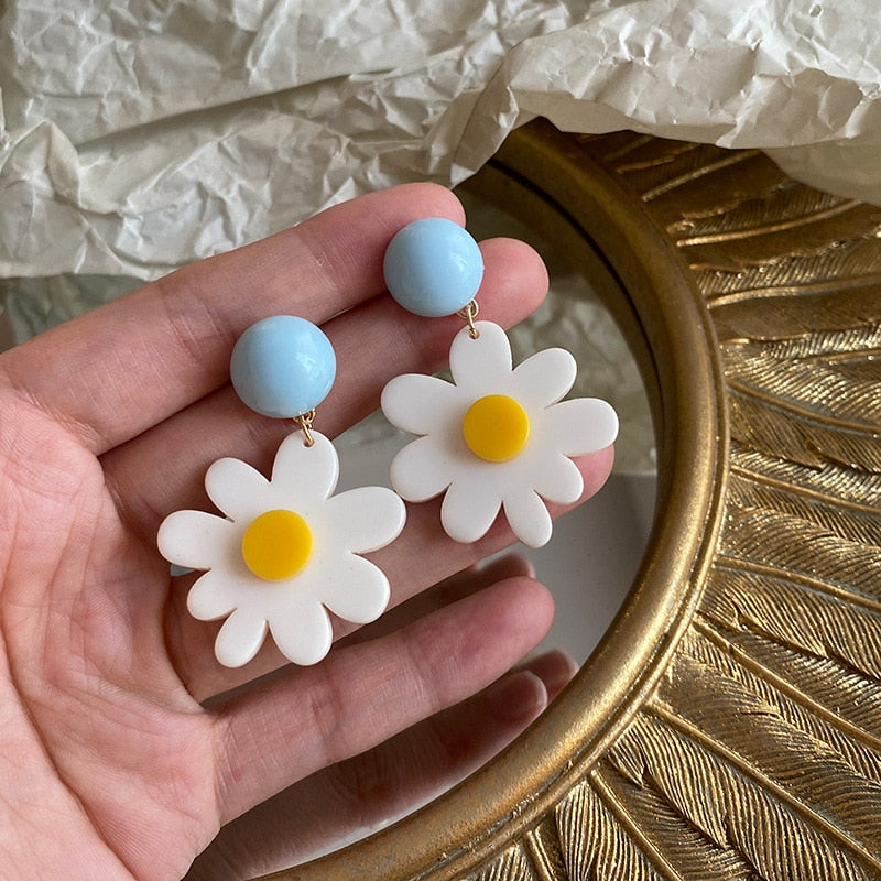 Sweet Cute White Daisy Drop Earrings