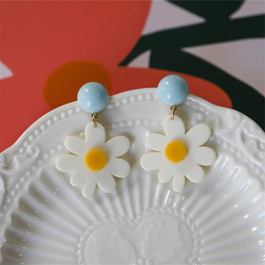 Sweet Cute White Daisy Drop Earrings