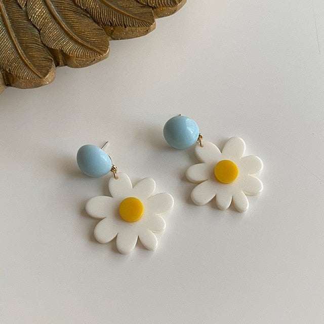 Sweet Cute White Daisy Drop Earrings