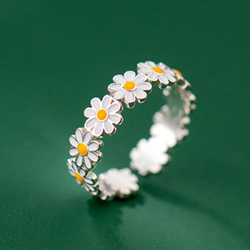 White Daisy Flowers Ring