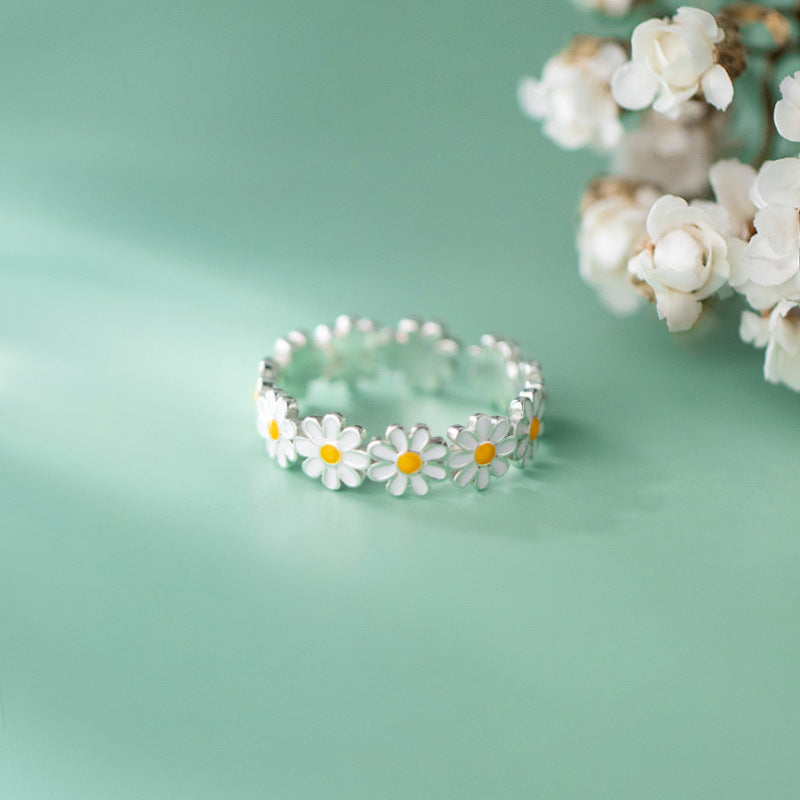 White Daisy Flowers Ring