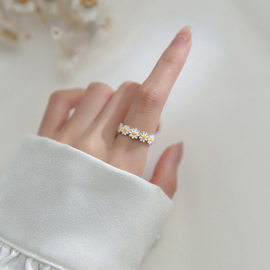 White Daisy Flowers Ring